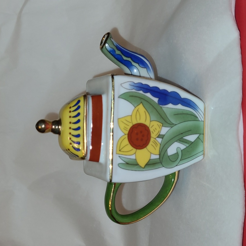"MY TREASURE"  Vivian Chan COLLECTIBLE TEAPOT-GENUINE PORCELAIN, miniature 4”W